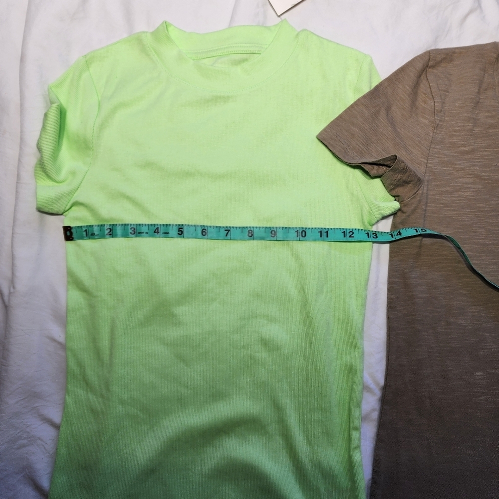 A New Day & Universal Thread Brown and Green V-Neck Women's T-Shirts Size XS - Picture 3 of 8